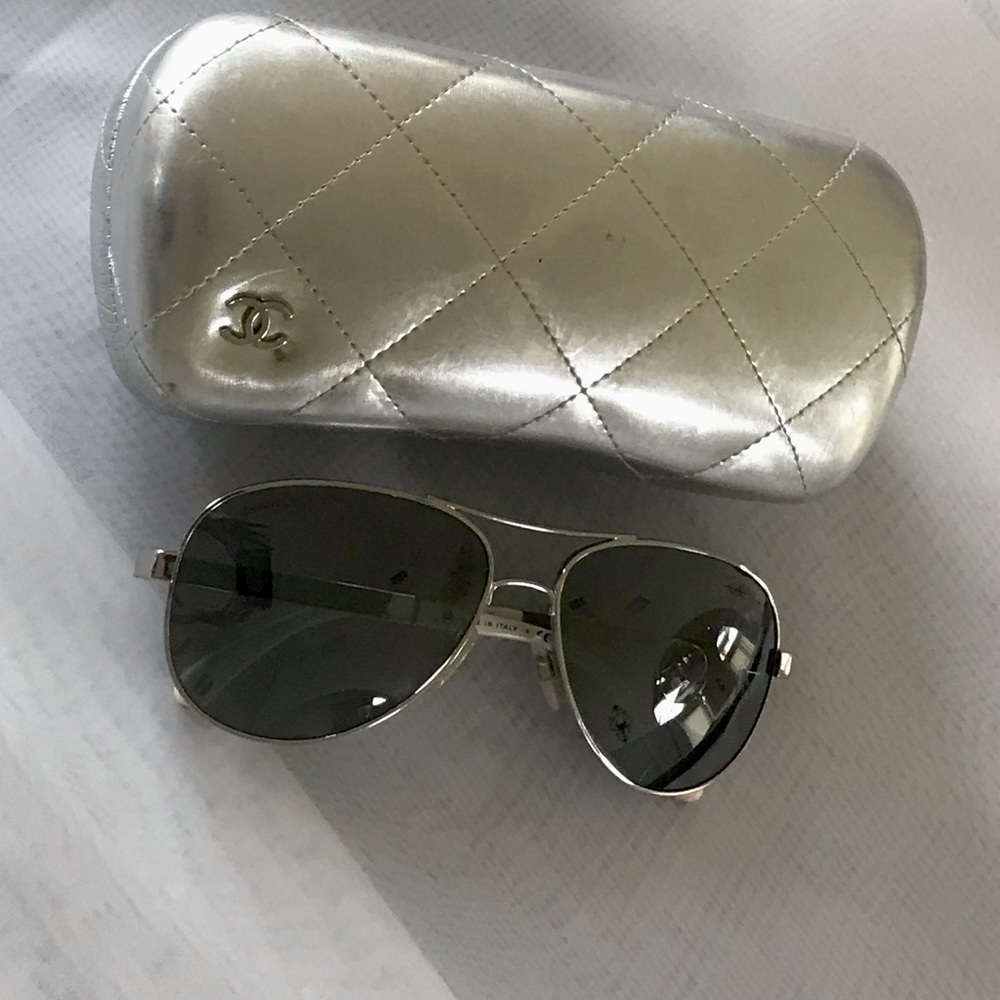 CHANEL aviator mirrored sunglasses